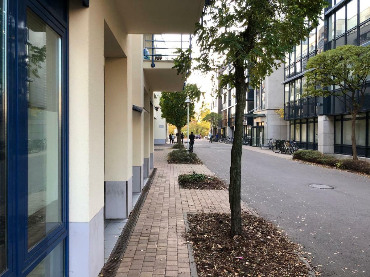 Sonnige Wohnung Im Zentrum Mit Terrasse U Tiefgarage - Netflix & Prime Leipzig Bagian luar foto